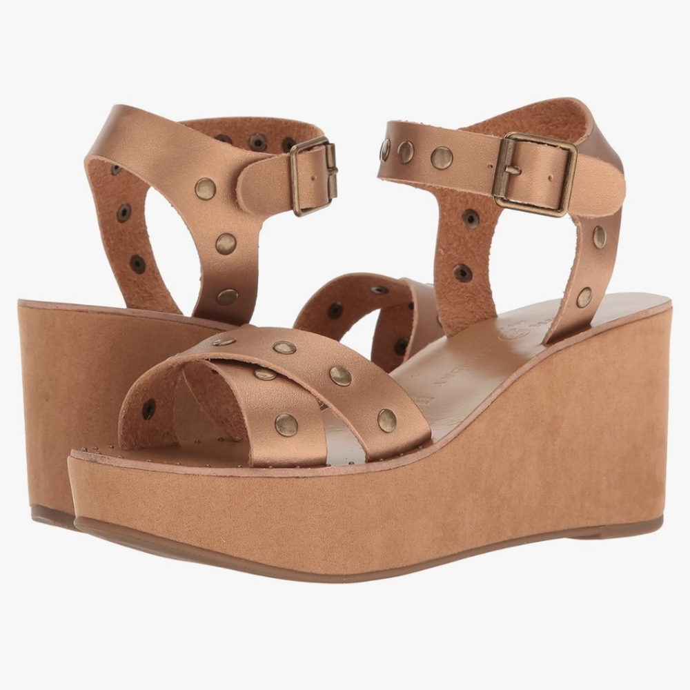 Chinese Laundry Women's Ozzie Wedge Sandal in Bronze